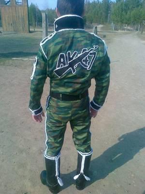 клоун в военной форме
