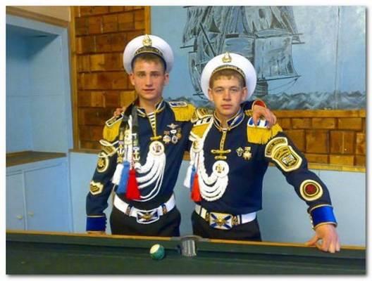 клоун в военной форме