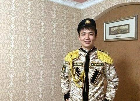 клоун в военной форме