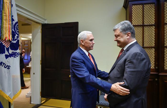 Порошенко платит:  с начала года Украина потратила $300 000 на лоббирование своих интересов в конгрессе США