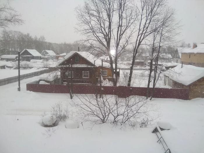 Снега у нас много.