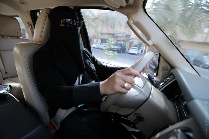 Как контролировать передвижения женщины дистанционно: саудовский опыт - «Новости дня»