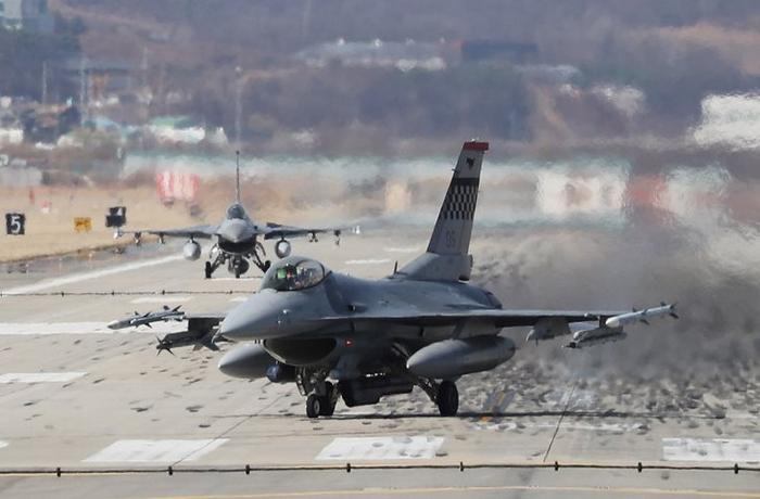 Истребитель F-16 ВВС США