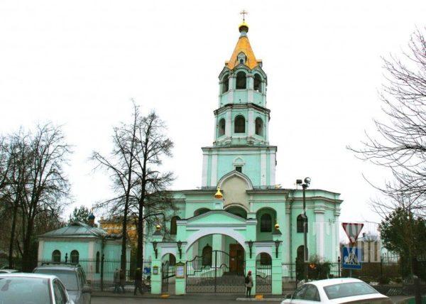 храмы в москве с мощами святых