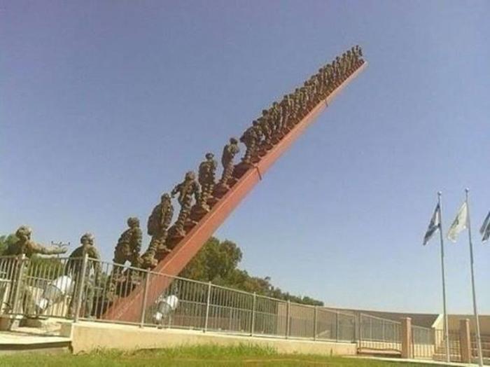 в каком городе находится памятник солдаты уходят в небо. 5731717 1685371. в каком городе находится памятник солдаты уходят в небо фото. в каком городе находится памятник солдаты уходят в небо-5731717 1685371. картинка в каком городе находится памятник солдаты уходят в небо. картинка 5731717 1685371. Памятник 22 погибшим солдатам "Солдаты уходят в небо"
