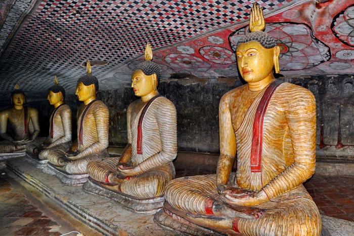 Золотой храм Дамбулла в Шри-Ланке