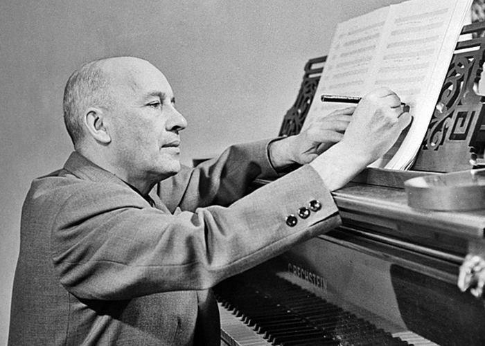 Маэстро Дунаевский за работой./ Фото: ruspekh.ru