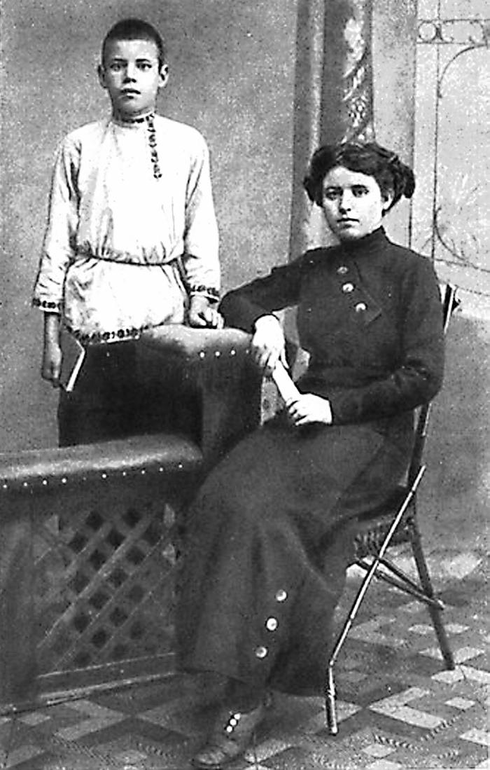 Исаковский с учительницей Екатериной Горанской. Ельня, 1913 г.