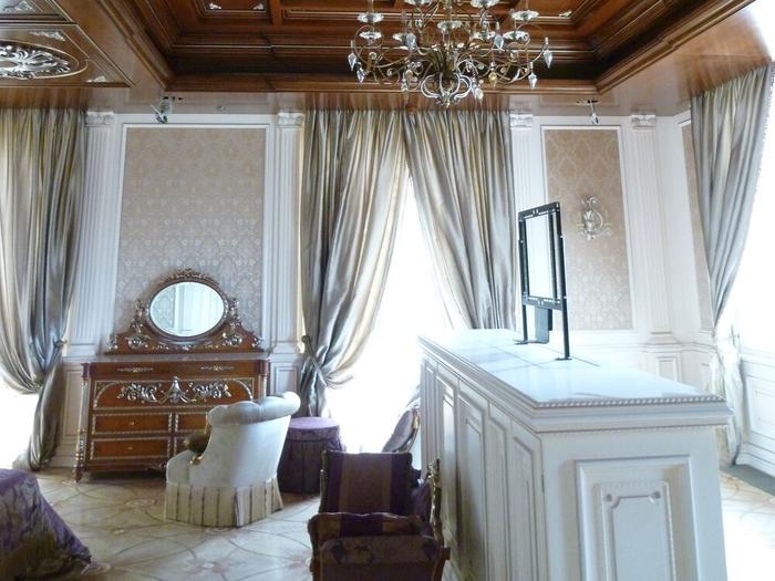 Фото от Лёха Н. и Ко Вторая "важная" спальня. Коричневое, белое, фиолетовое, золотое... Бездна вкуса, ромалЭ ликуют - нанэй. 