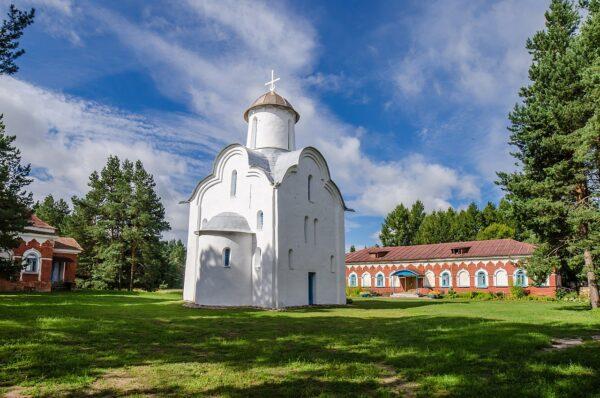 в каком году родилась богородица. 7222716 5236362. в каком году родилась богородица фото. в каком году родилась богородица-7222716 5236362. картинка в каком году родилась богородица. картинка 7222716 5236362. Женское начало, образ женщины-матери, дарительницы жизни почитается во всех мировых религиях. Так, в Древней Греции таким образом стала Деметра, в Азии молились богине Кибеле, в Египте верховное женское начало олицетворяла Исида. Христианская религия не стала исключением. В образе Пресвятой Девы Марии заключены и божественное чудо зарождения жизни, и земной путь обыкновенной женщины, судьба которой оказалась далеко не безоблачной.