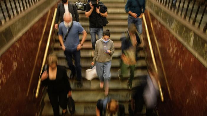 Пассажиры на станции Площадь Революции Московского метрополитена - РИА Новости, 1920, 21.10.2021