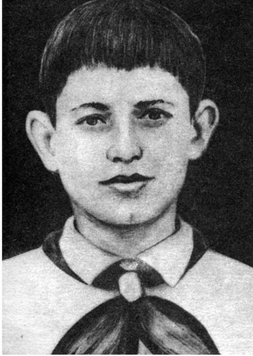 Махмуд Эсамбаев в школьные годы.