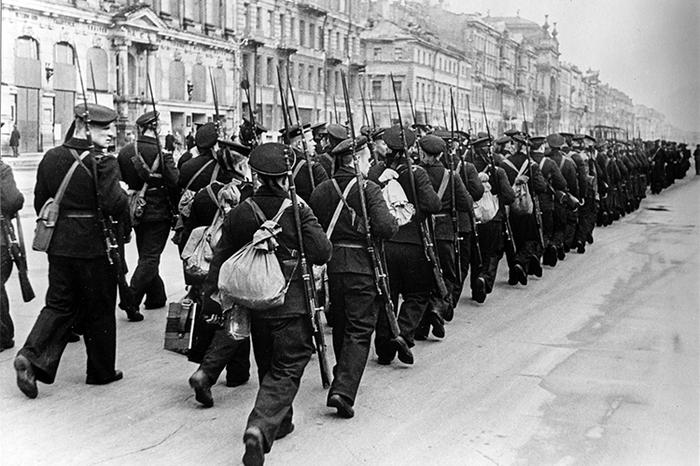 «В Москве в 1941 году 400 тысяч мужчин записались добровольцами, из них на фронт отправили только половину»