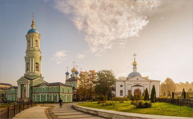 Что значит подворье монастыря. Смотреть фото Что значит подворье монастыря. Смотреть картинку Что значит подворье монастыря. Картинка про Что значит подворье монастыря. Фото Что значит подворье монастыря
