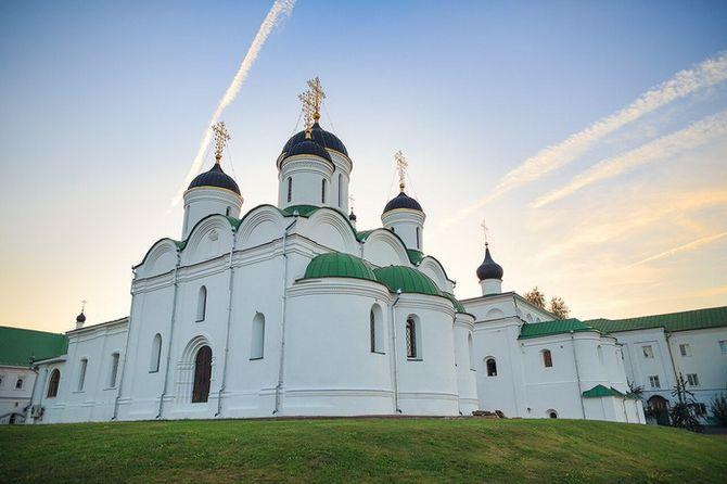 Что значит подворье монастыря. Смотреть фото Что значит подворье монастыря. Смотреть картинку Что значит подворье монастыря. Картинка про Что значит подворье монастыря. Фото Что значит подворье монастыря