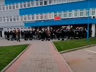 К проходной предприятия 