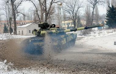 Отремонтированный танк Т-64 во время испытаний на Харьковском бронетанковом заводе