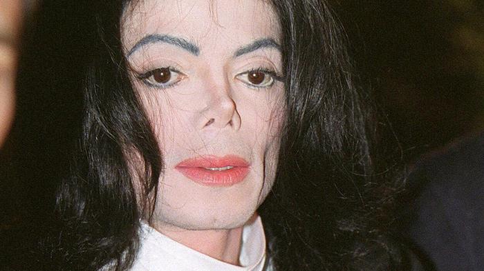 Парень из Аргентины потратил 50 000$, чтобы быть похожим на Майкла Джексона.