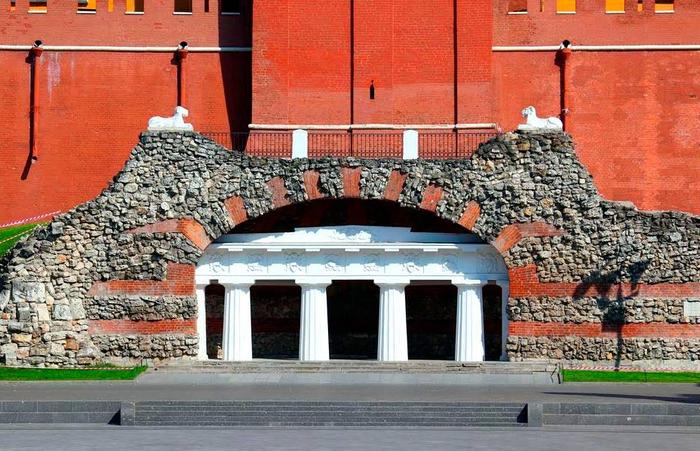 грот у кремлевской стены. Смотреть фото грот у кремлевской стены. Смотреть картинку грот у кремлевской стены. Картинка про грот у кремлевской стены. Фото грот у кремлевской стены