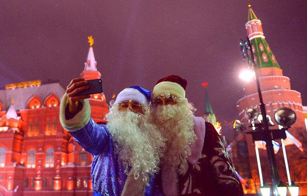 Иностранцы: "Новый год в России удивителен! Русские умеют не только отлично воевать, но и дружить и радоваться!"