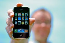 Новый Apple iPhone должен появиться в мае-июне 2008 года