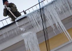 На Сахалине под тяжестью снега обрушилась крыша школы