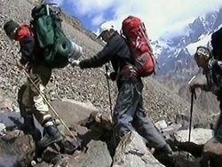 Незрячий альпинист победил высочайшие вершины Памира