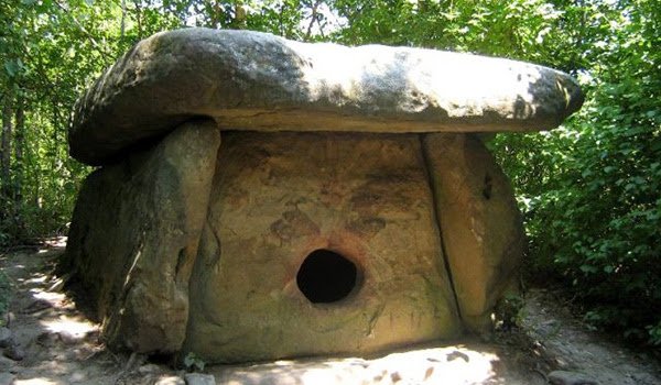 Кавказские дольмены