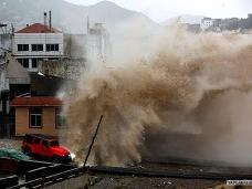 В результате урагана в Китае погибли 99 человек