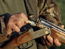 Охотник выстрелил в жену во время охоты в Ленобласти