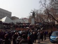 СМИ сообщили о задержаниях на митингах во Владивостоке и Южно-Сахалинске