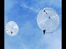 Двое десантников утонули во время тренировочных прыжков с парашютом в Крыму