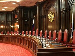КС рассмотрит депутатский запрос о законности взносов на капремонт