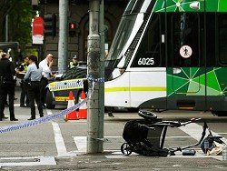 Число жертв умышленного наезда автомобиля на пешеходов в Мельбурне увеличилось до шести