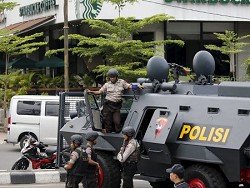 В правительственном здании в Индонезии произошел взрыв
