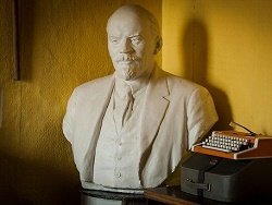 Россия "мироточит": мэр Светогорска заявил о чуде со статуей Ленина
