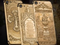 В РПЦ к Пасхе благословили айфоны из золота