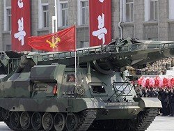 КНДР на военном параде показала несколько типов собственных ракет
