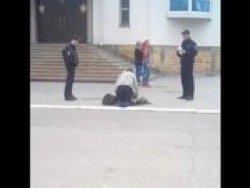 На Ставрополье полицейские принудили инвалида ползти до отделения