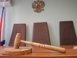 Бизнесмен-педофил предстанет перед судом за изнасилование приемных сыновей