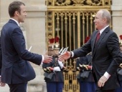 Вова не Петя: визит Путина во Францию