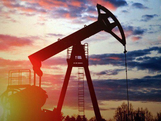Россия и ОПЕК готовятся еще больше сократить добычу нефти