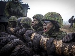 Бойцы НАТО отрабатывают оборону 