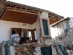 Землетрясение в Греции привело к жертвам и разрушениям