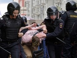 Полиция задержала более 130 подростков на акции оппозиции