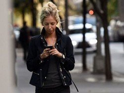 На Гавайях приняли закон против "смартфонных зомби"