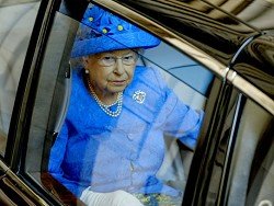 Елизавета II уволила личного секретаря из-за принца Чарльза
