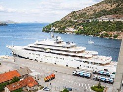 Один процент россиян жирует за счет всей страны