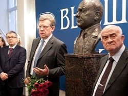 Евгений Тарло: Гайдаровский форум как тайная вечеря гробовщиков нашей экономики