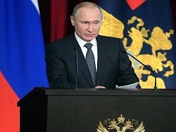Путин тратит на выборы больше других кандидатов